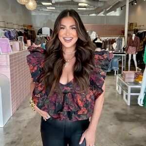 NWT BUDDY LOVE Madeline Floral Ruffle Sleeve Top Sz M in Nightshades color